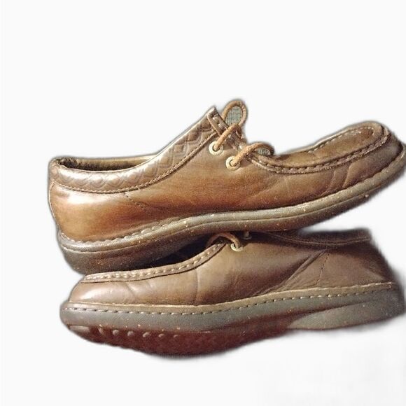 Ugg loved shoes, size 8(has marks has seen pics) - Picture 3 of 9